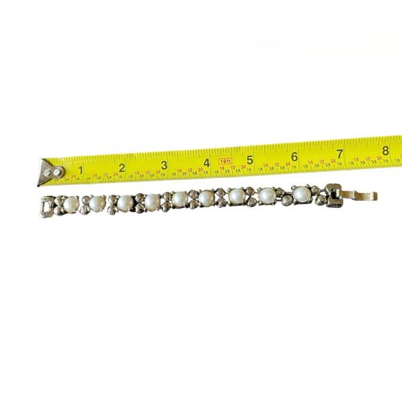Faux Pearl Gold Tone fold-over clasp Rose Bead Bracelet Vintage Stackable - Picture 5 of 6
